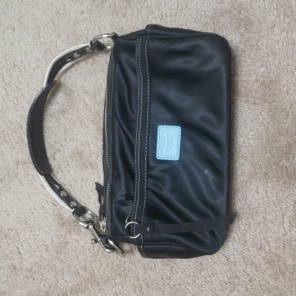 Coach Handbags - Vintage Coach nylon tote multiple pockets exterior 2 sides  front zip back open